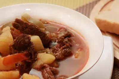 Настоящий суп-гуляш из говядины по-венгерски