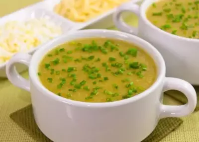 Крем-суп из кабачков с сыром на курином бульоне