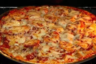 Домашняя пицца с колбасой Пепперони