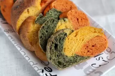 Оригинальный трехцветный хлеб
