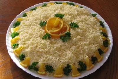 Слоеный салат с курицей и апельсином