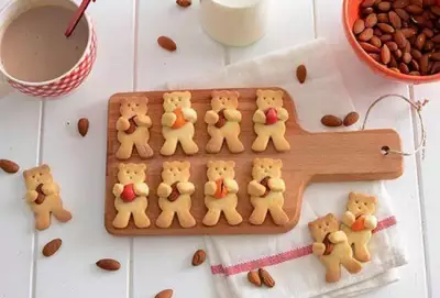 Имбирное печенье мишки с орешками детям