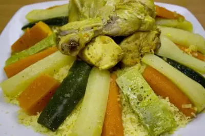 Кус-кус с курицей, овощами и специями