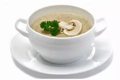 Крем-суп из белых грибов и картофеля на курином бульоне