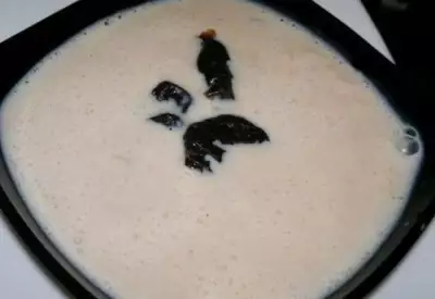 Куриный крем суп со сметаной и черносливом