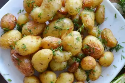 Запеченная картошка со специями в духовке