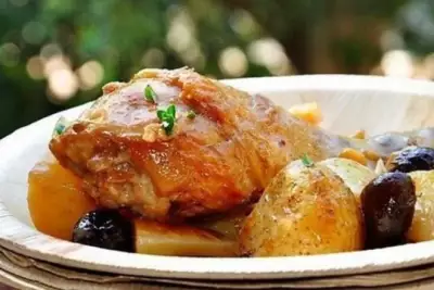 Курица с картофелем и оливками в вине