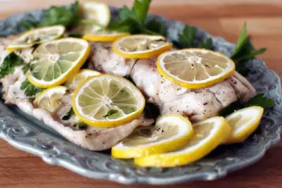 Рыба с лимоном и петрушкой в фольге