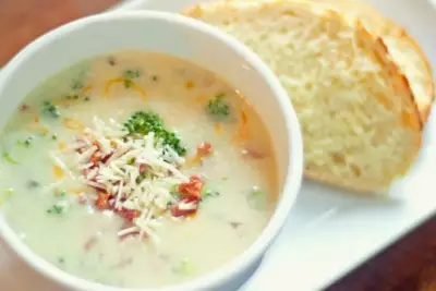 Крем-суп из брокколи с сыром Чеддер