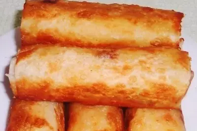 Сосиски в сырно-картофельной шубке