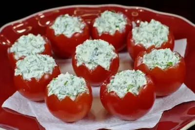 Закусочные помидоры с мягким сыром