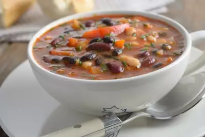 Фасолевый суп «Дал Таркари» с овощами