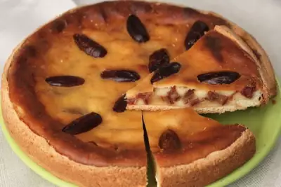 Ливанский пирог с изюмом и финиками
