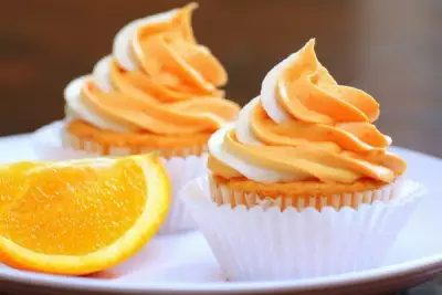 Апельсиновые капкейки с творожным кремом