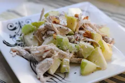 «Вальдорфский» салат с грецким орехом фото