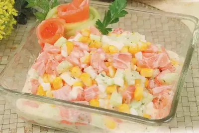 Деликатесный салат из нежной семги