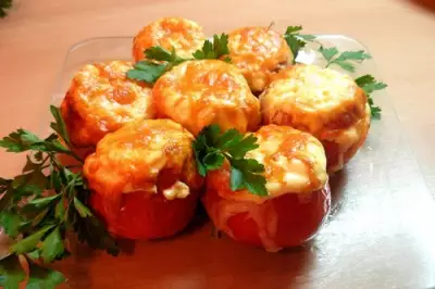 Фаршированные помидоры под сыром в духовке