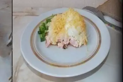 Слоеный салат «Сугроб» с колбасой