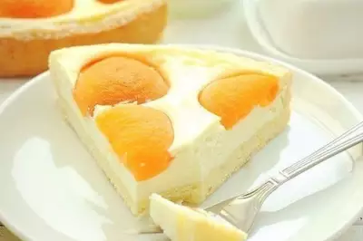 Пирог с творожным кремом и абрикосами