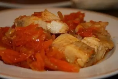 Сочная рыба под томатным маринадом