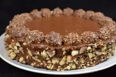 Безумно вкусный торт «Ferrero Rocher»