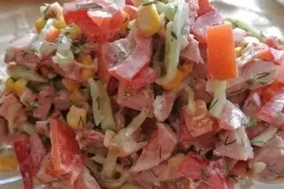 Салат с копченым окороком парижель