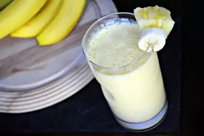 Коктейль «Тропический» с кокосовым молоком, бананом и манго