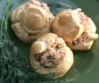 Пирожки с рыбно-грибной начинкой из заварного теста