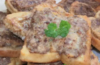 Гренки с мясным фаршем и килькой по-татарски