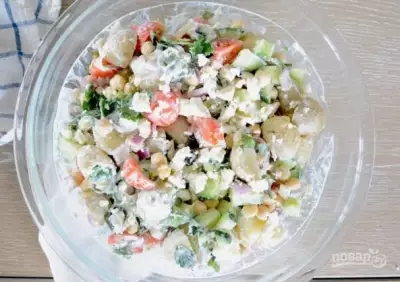 Картофельный салат с соусом тцатцики