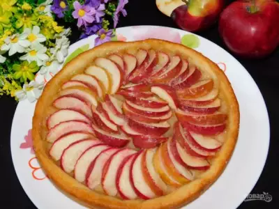 Песочный пирог с карамелизированными яблоками