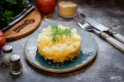 Салат с ананасами и сыром фото