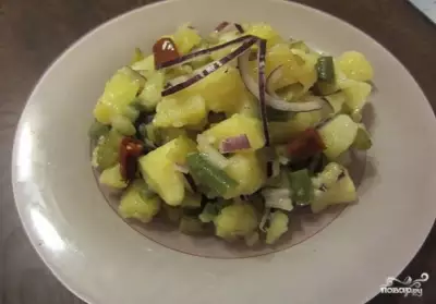 Салат с картошкой и солеными огурцами
