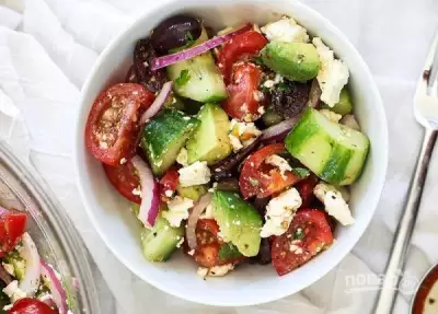 Греческий салат с авокадо