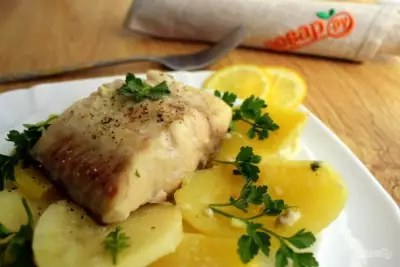 Рыба в сливочном соусе с картофелем