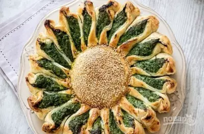 Пирог цветок с рикоттой и шпинатом