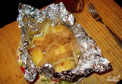 Картошка с салом в духовке в фольге