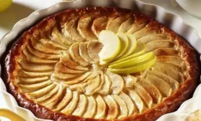 Пирог с яблоками в мультиварке