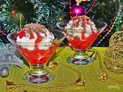 Творожно-сливочный десерт с ягодами фото