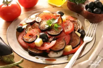 Салат из баклажанов с помидорами фото