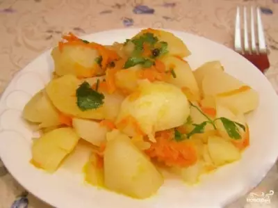 Тушеная картошка с морковью