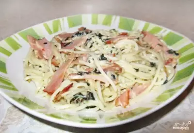 Спагетти карбонара со сливочным соусом