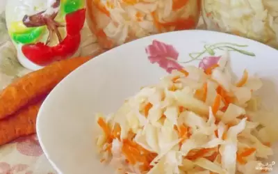 Маринованная капуста с луком и морковью