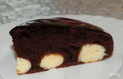  шоколадного пирога с творожными шариками