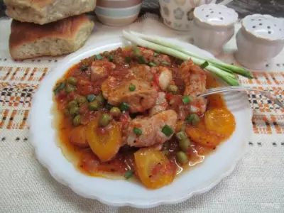 Мясо тушеное в томатном соусе spеzzatino al pomodoro