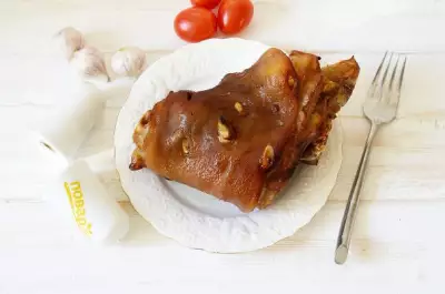 Свиная рулька в медово-горчичном соусе