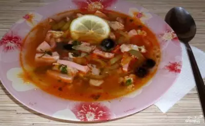 Солянка с мясом и колбасой