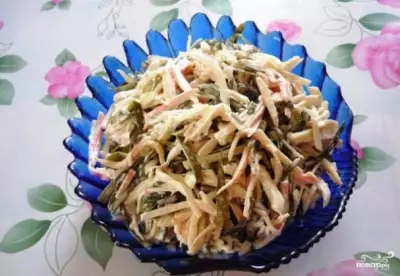 Салат с морской капустой и крабовыми палочками фото