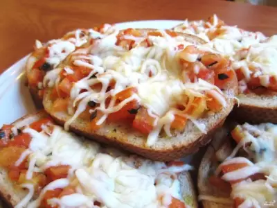 Бутерброды с помидорами в духовке фото