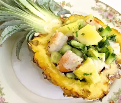 Салат с ананасом и креветками фото